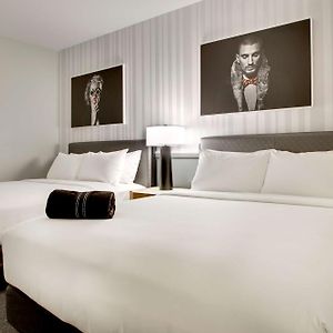 Queen Deluxe Room